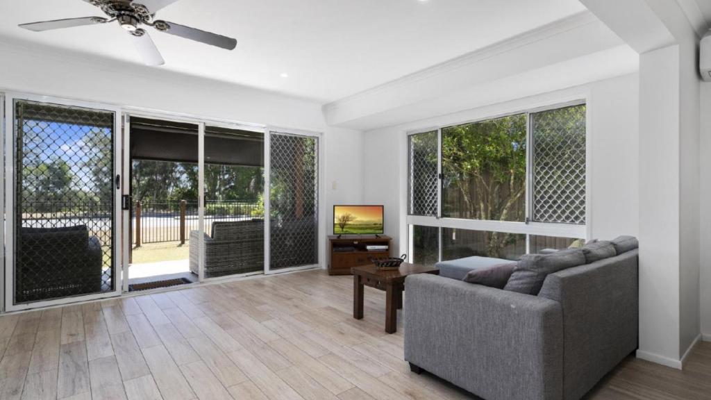 Beachfront Holiday House photo 3