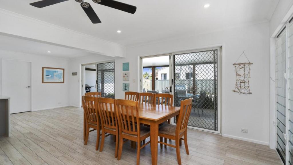 Beachfront Holiday House photo 4