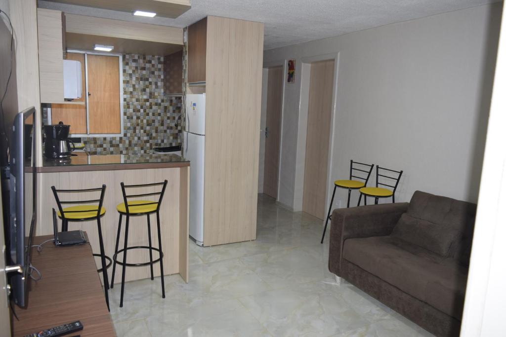 APARTAMENTO 2 QUARTOS COMPLETAMENTE MOBILIADO COM GARAGEM photo 2