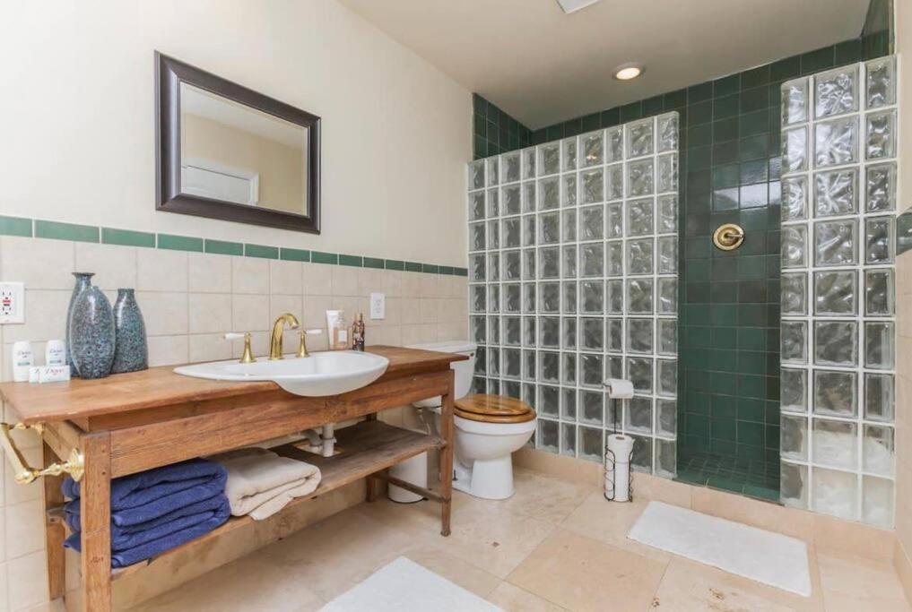 Admiral Suite photo 2