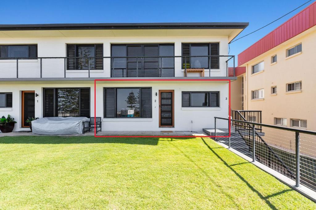 Villa Marina - Overlooking Kingscliff Beach - Tap to explore photos