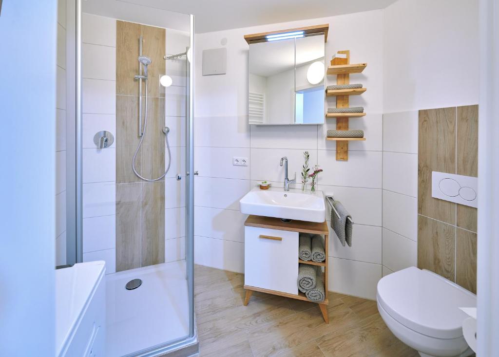 Ferienwohnung Zimmer Tittmoning Stadtplatz 27 - Tap to explore photos