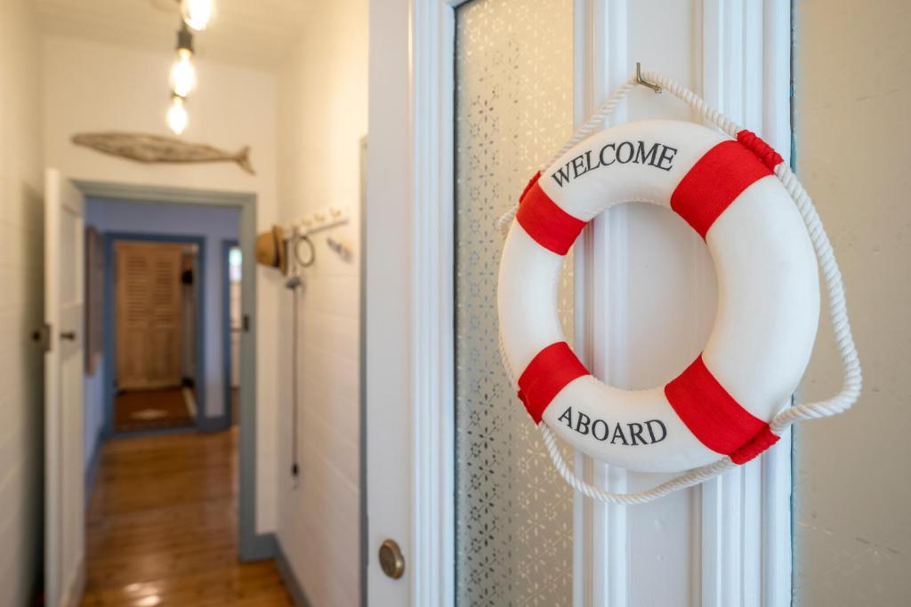 Cosy coastal cottage- Allwood Harbour photo 3
