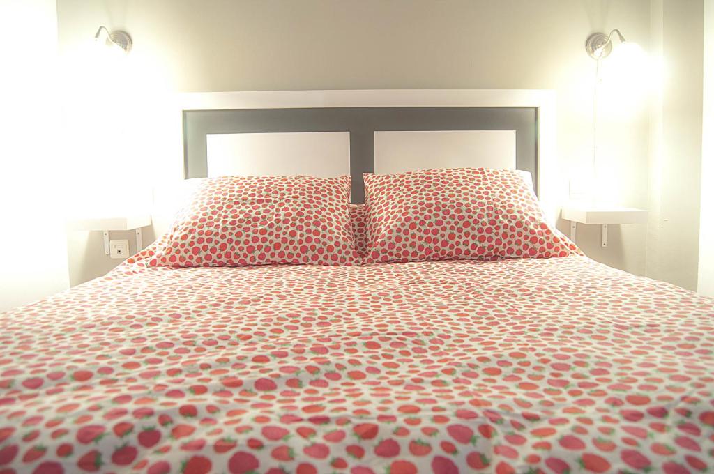 Apartamentos Catedral Plaza 3000 - Tap to explore photos