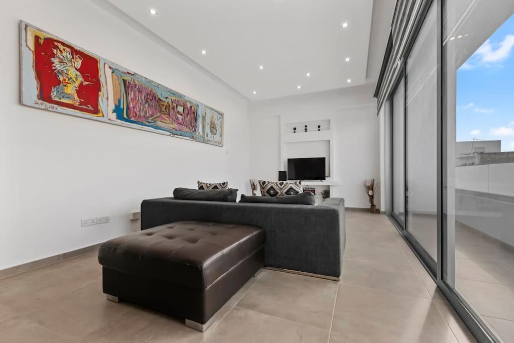 Glabur Stays - The Luxurious 3 BDR - Cozy apt Newly Renovated, Nicosia City photo 4