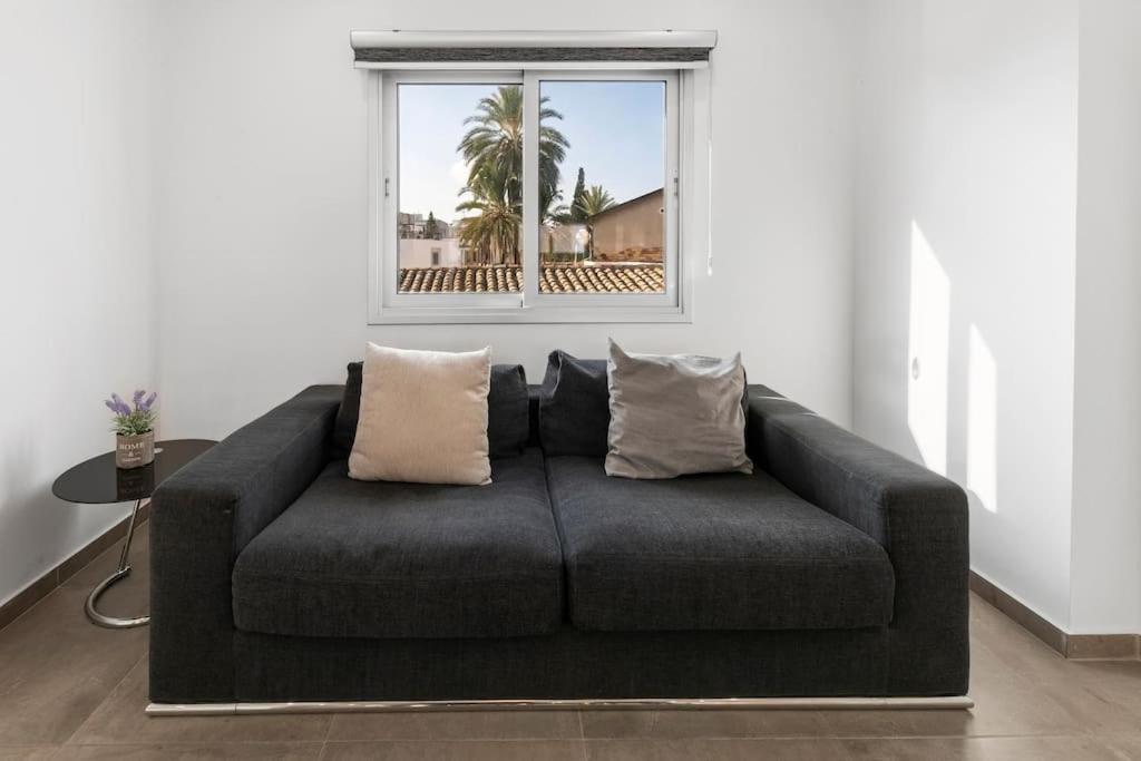 Glabur Stays - The Luxurious 3 BDR - Cozy apt Newly Renovated, Nicosia City photo 3