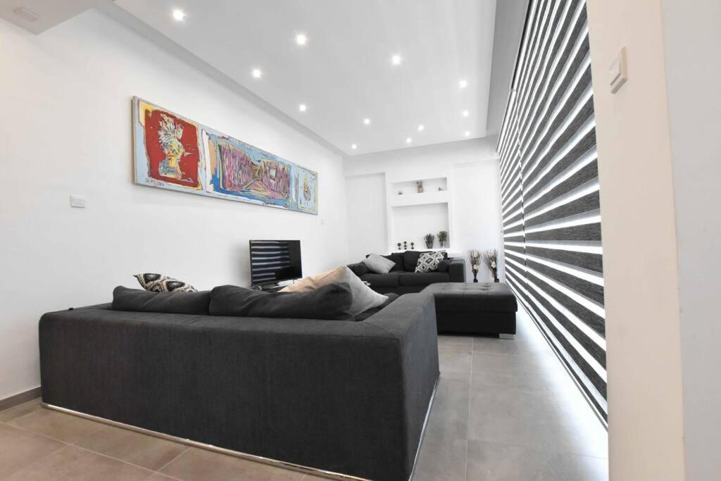 Glabur Stays - The Luxurious 3 BDR - Cozy apt Newly Renovated, Nicosia City photo 1