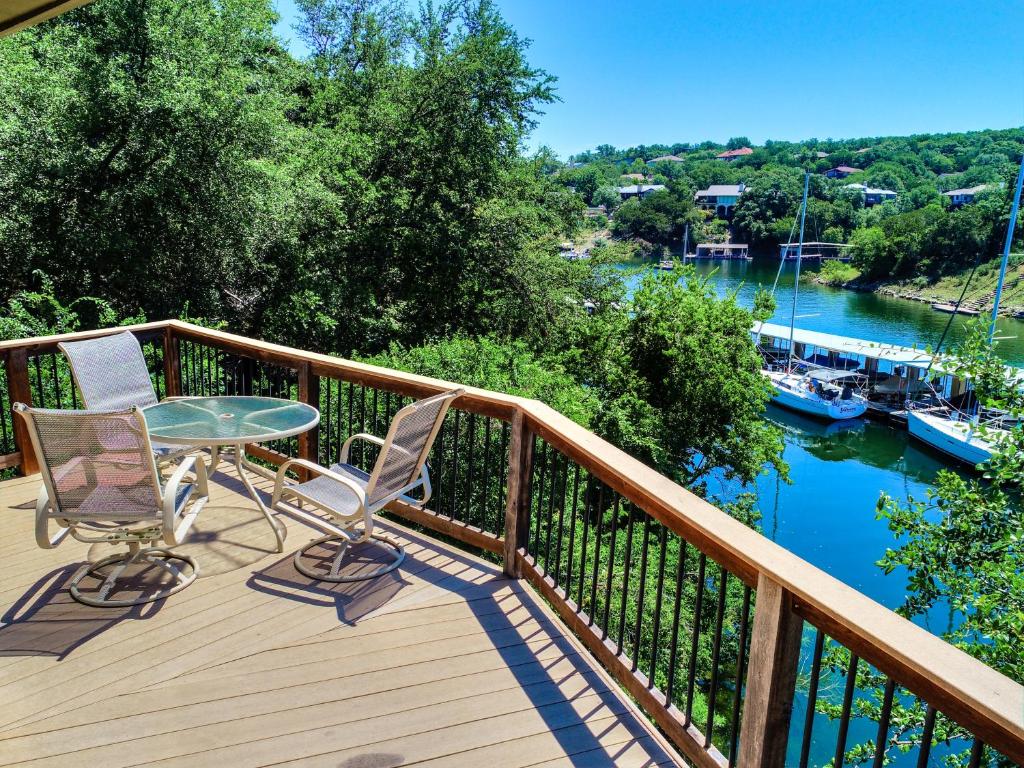 Lakefront Bungalow With Community Poolhot Tub #9 image