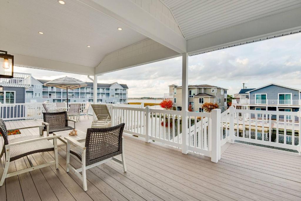 47 Oyster Bay Dr photo 1
