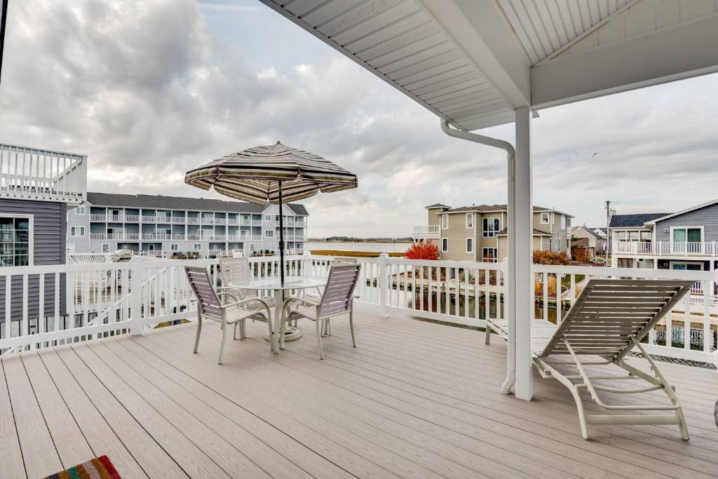 47 Oyster Bay Dr photo 4