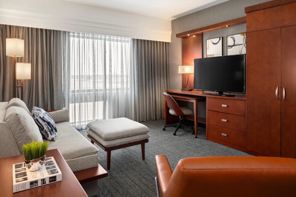 Courtyard Mankato Hotel & Event Center photo 4