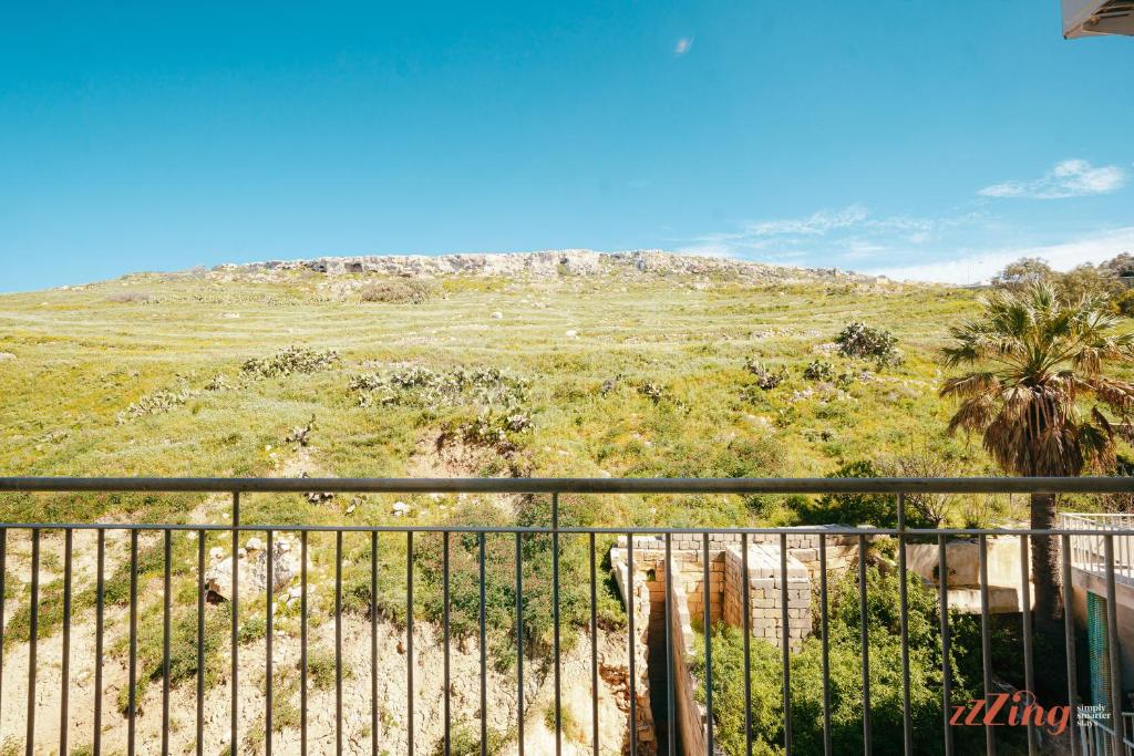 Glamorous Apartment with Panoramic Green Views photo 2