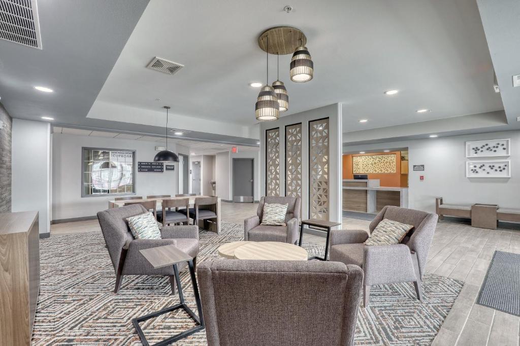 Candlewood Suites Milwaukee Airport, an IHG Hotel image