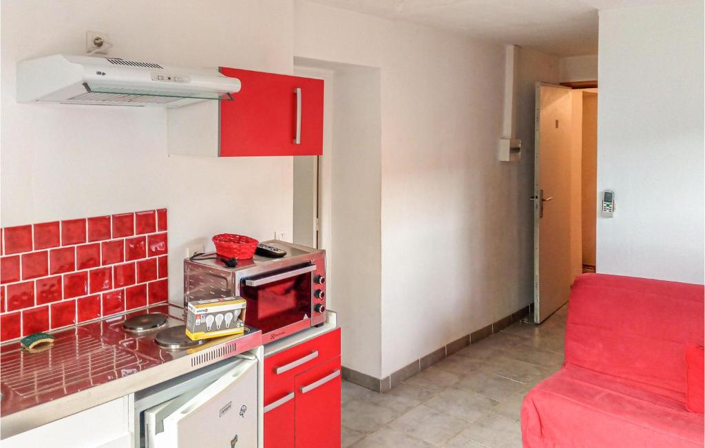 Awesome Apartment In Reauville With Wifi And 1 Bedrooms photo 1