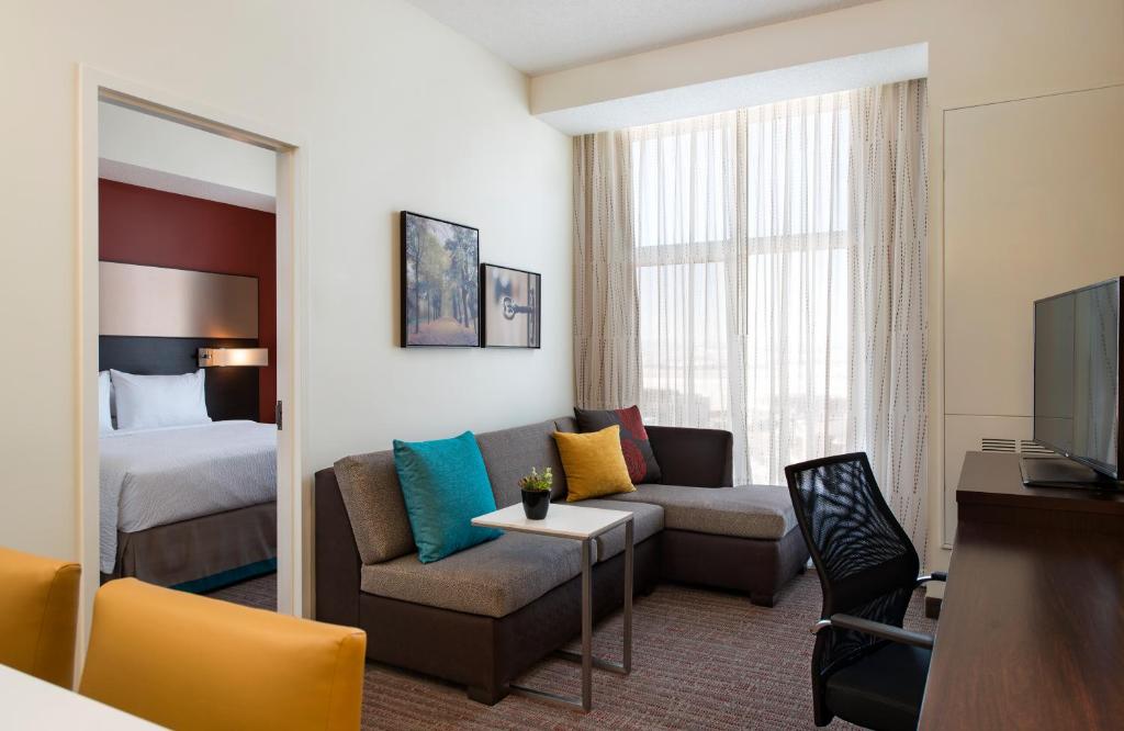 Residence Inn by Marriott Calgary South photo 2