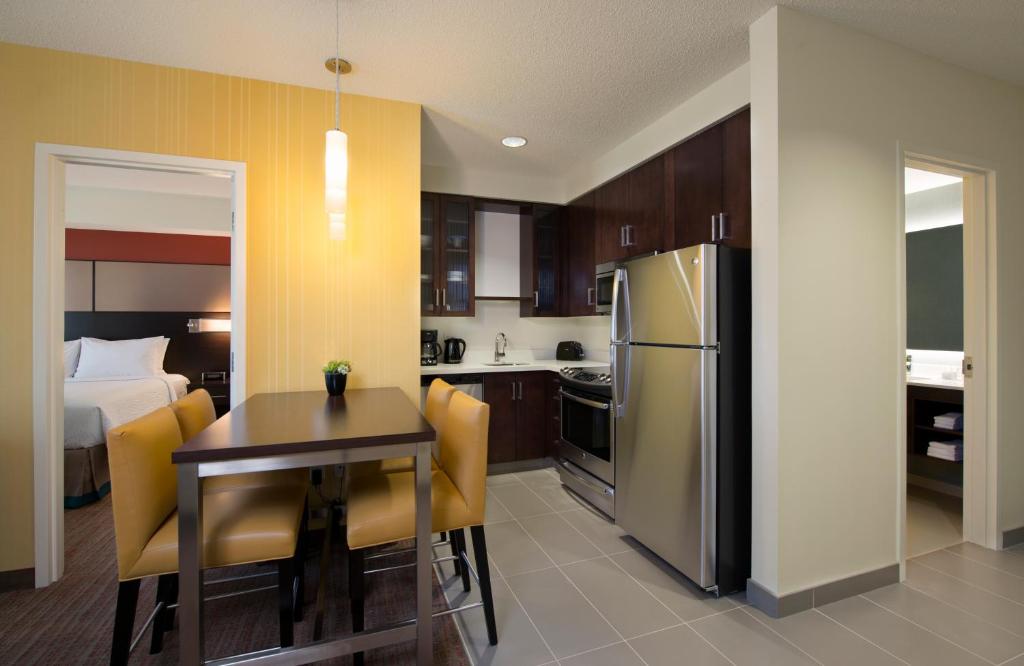 Residence Inn by Marriott Calgary South photo 3