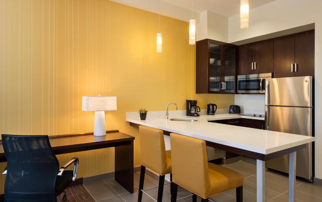 Residence Inn by Marriott Calgary South photo 4