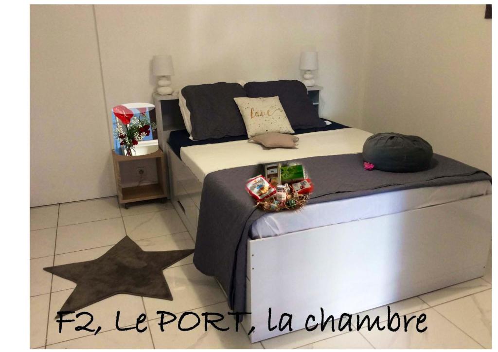 Maison d'une chambre avec vue sur la ville piscine partagee et jardin clos a Le Port