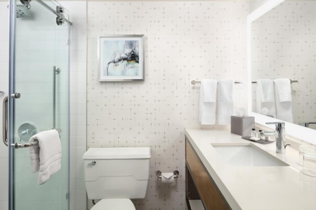 Crowne Plaza Dallas Love Field - Med Area, an IHG Hotel photo 2
