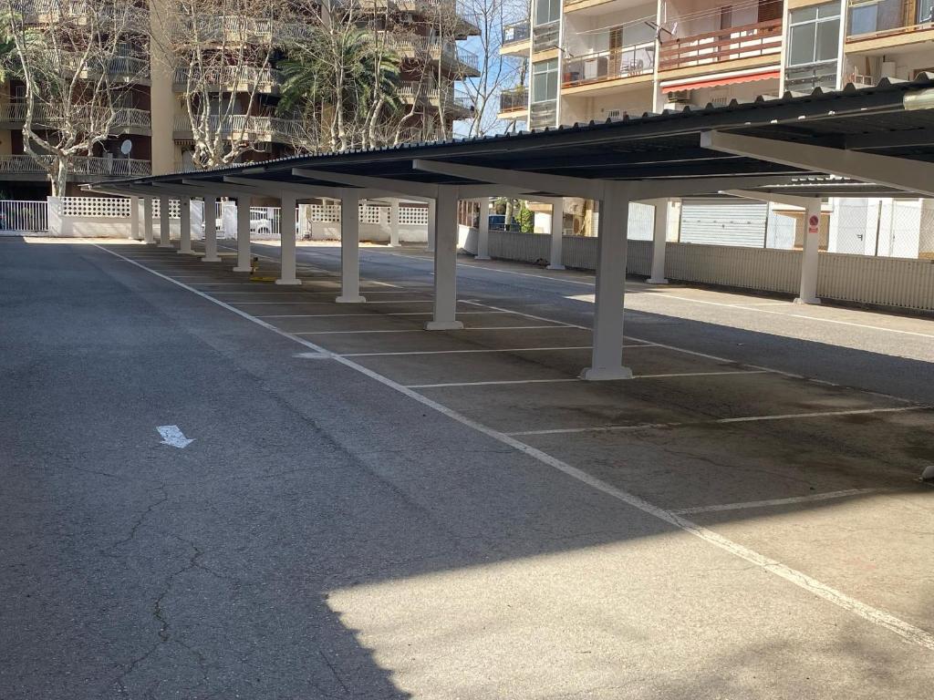 Salou Llevant parking gratuit - Tap to explore photos