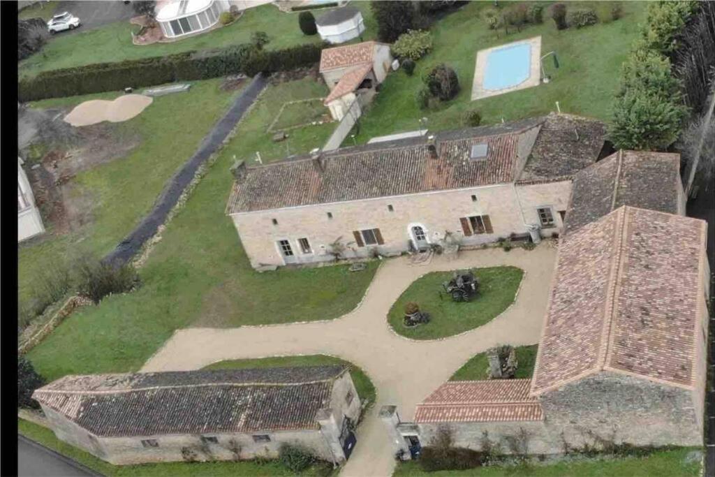 Spacious & Characterful 6 Bed Farmhouse with Pool photo 1