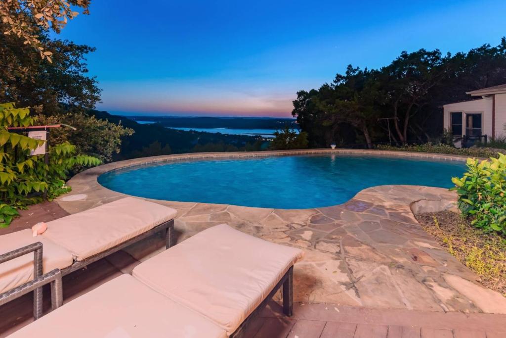 A Pool With A View image