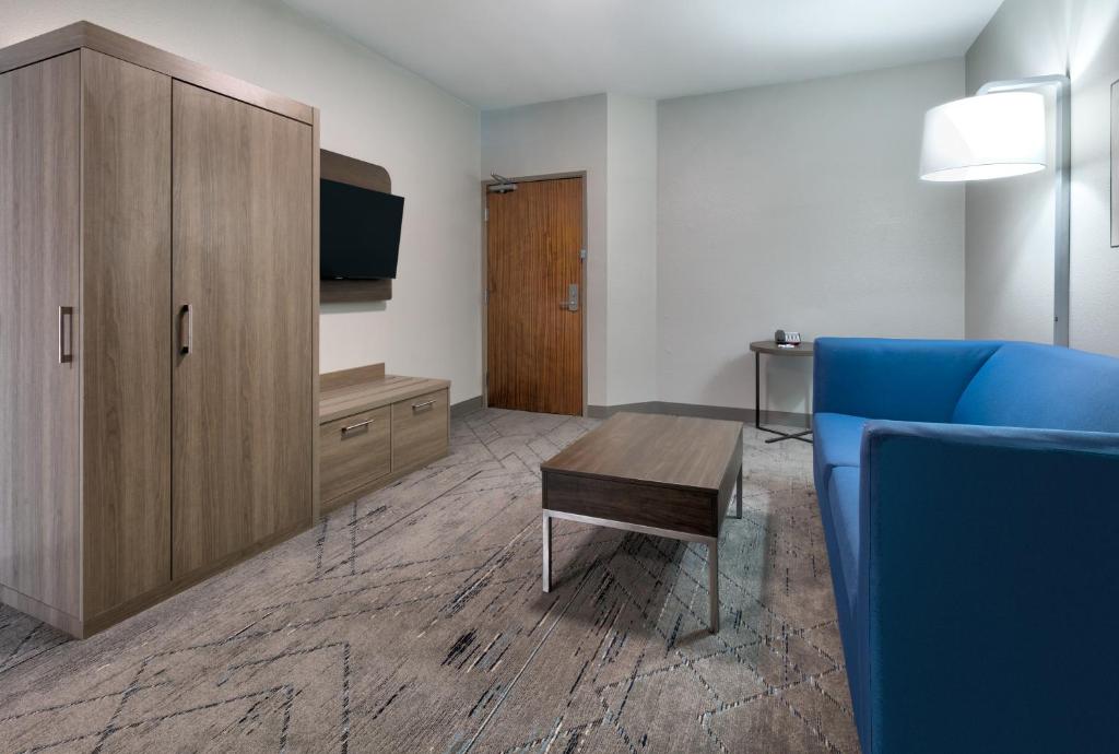 Holiday Inn Express & Suites - Dallas Park Central Northeast, an IHG Hotel photo 1