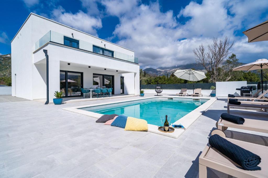 Villa Invigo - Brand New Private Pool Villa photo 3