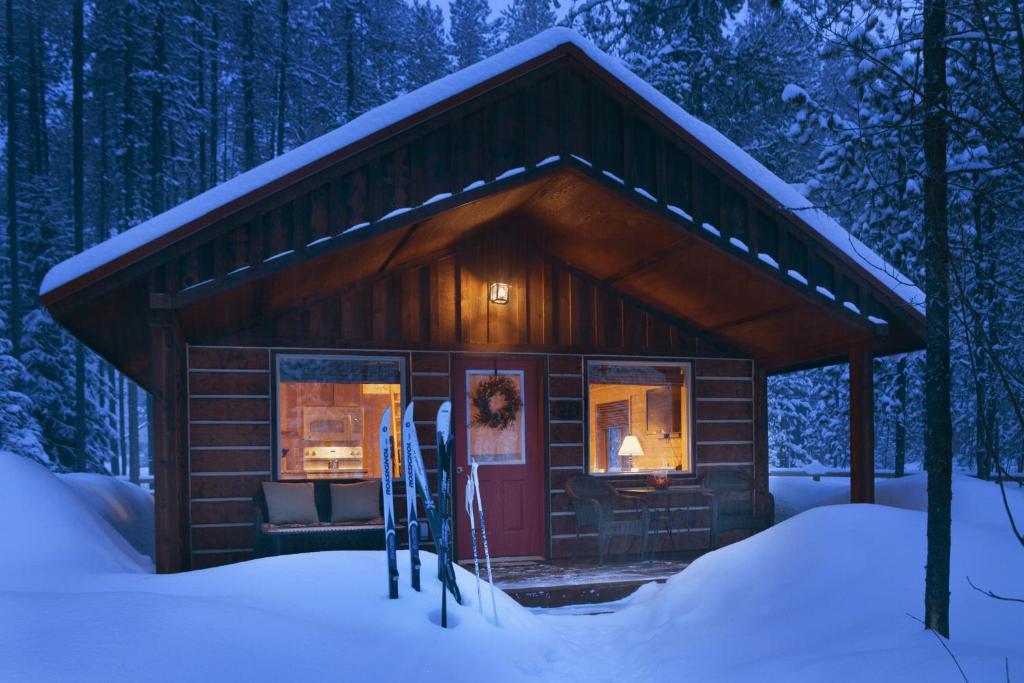 Reclusive Moose Cabins image