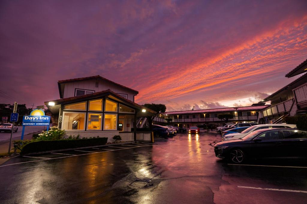 Days Inn by Wyndham Monterey Downtown photo 4