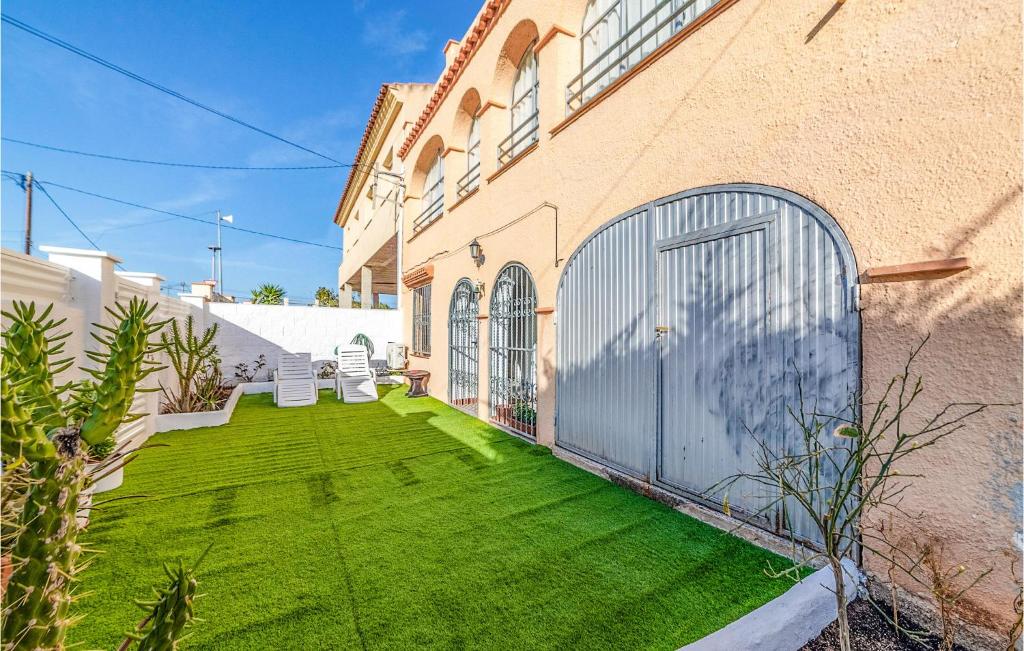 Nice Apartment In Miami Platja With Wifi And 4 Bedrooms
