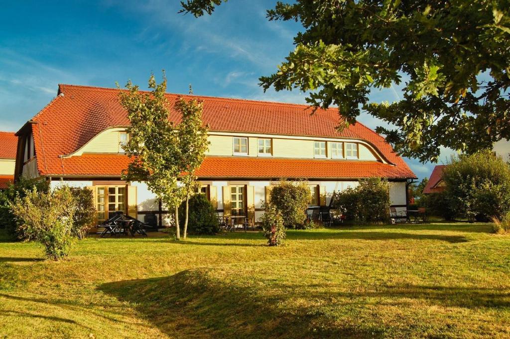 strandnahe Ferienwohnung mit eigener Terrasse - Feriendorf Bakenberg FeWo D06