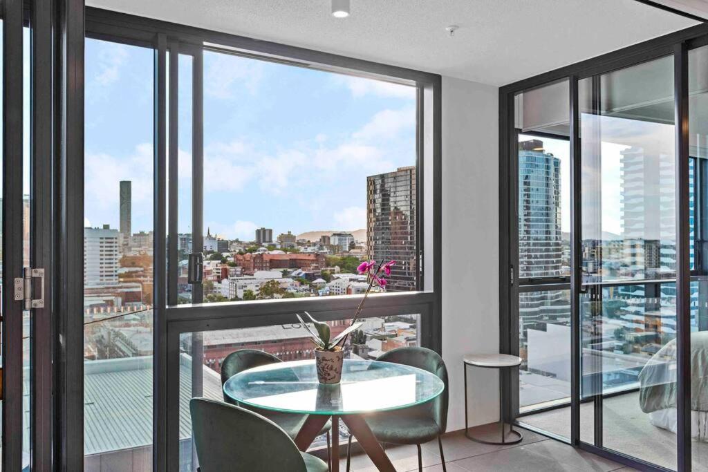 Fortitude Valley Prime position 2 x Bed, view, parking, pool