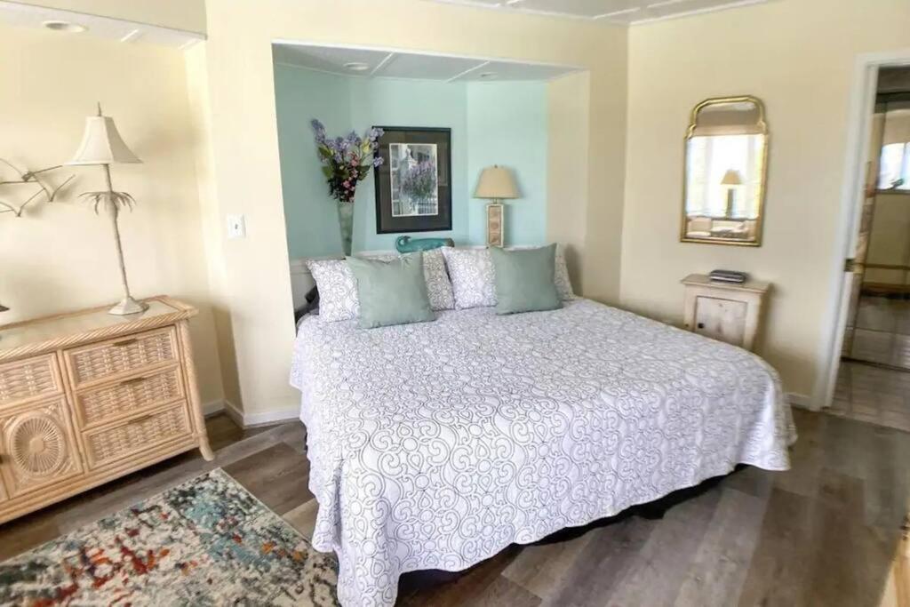 Port O' Call C302 - IOP Island Retreat! Treetop Oceanview! photo 3