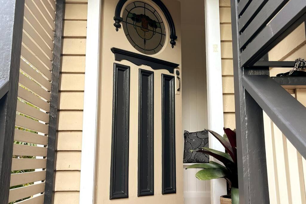 Charming 5BR Family Home w/Pool 10min from Airport, Brisbane