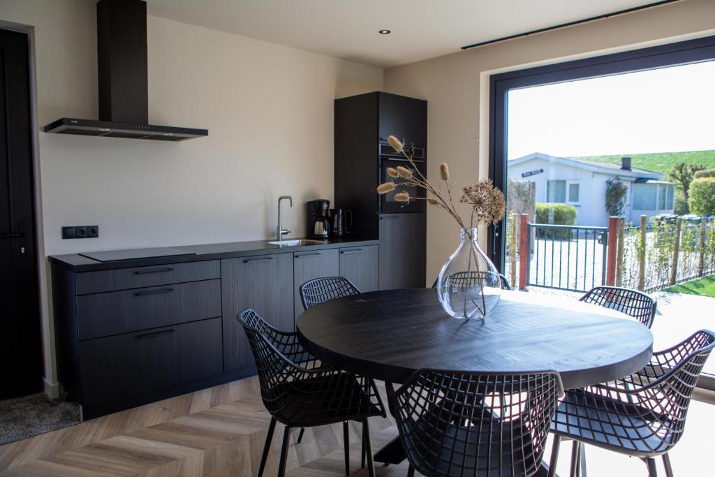 Prachtige bungalow op vakantiepark bij zee. photo 3