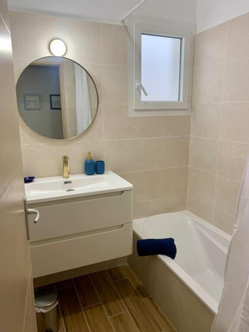 villa bleu marine chic calme et jardin photo 3