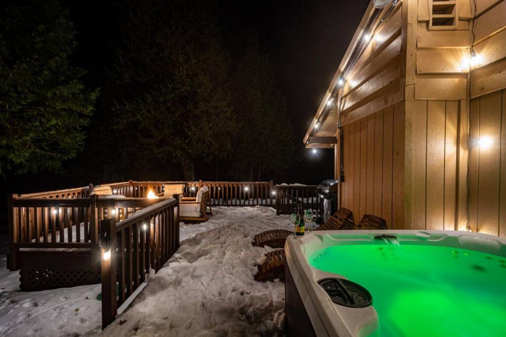 Red Rock Falls Cabin, 8 miles from Yosemite South Gate, with trailhead, Game Room and HotTub photo 3