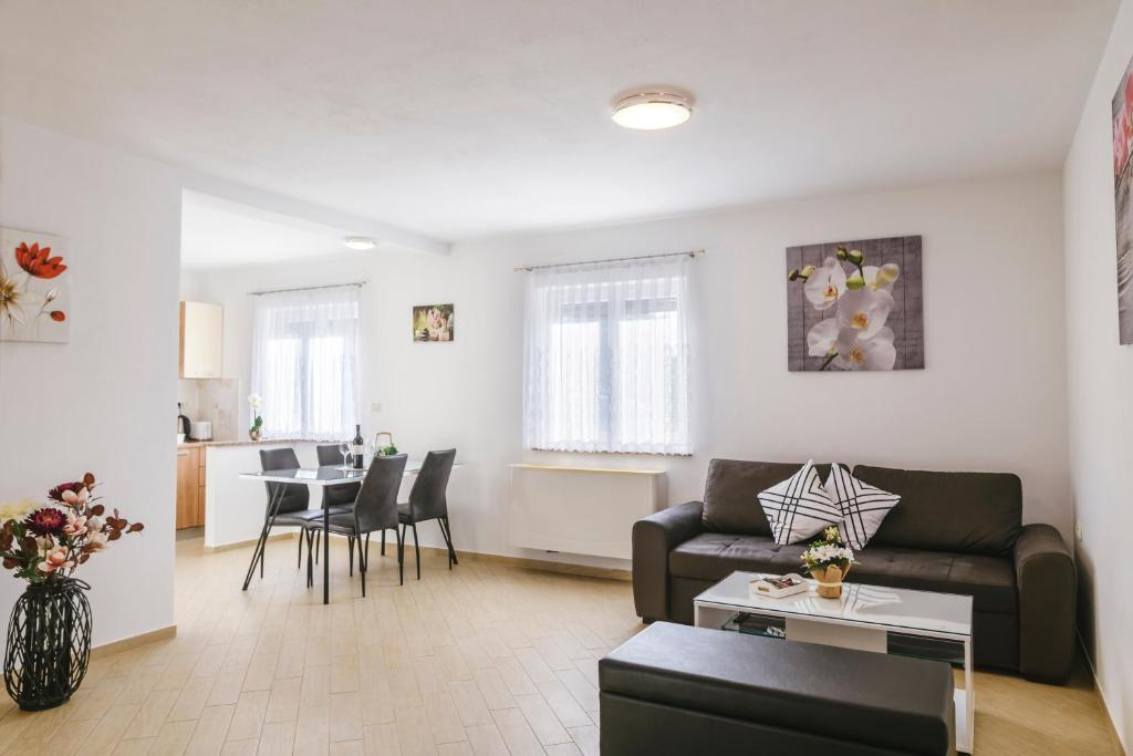 Apartments Mirela photo 3