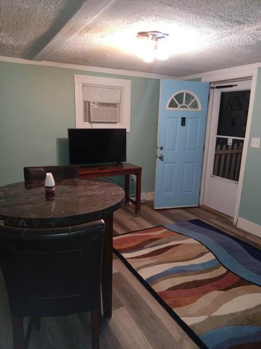 Cute 1 Bdrm House that sleeps 3 photo 3
