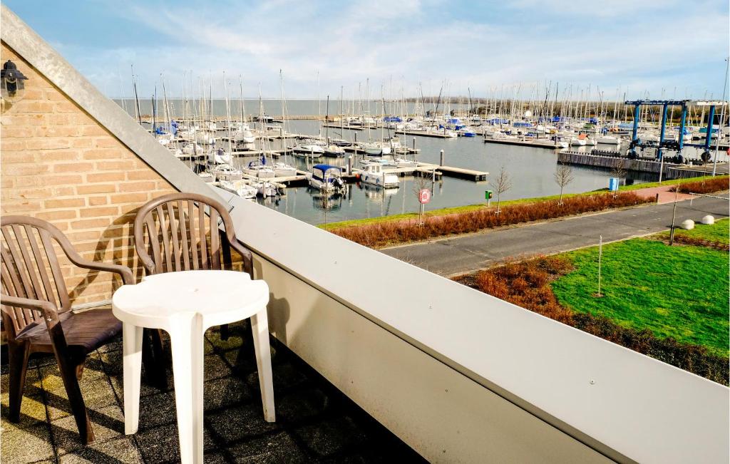 Awesome Apartment In Bruinisse With 1 Bedrooms And Wifi photo 2