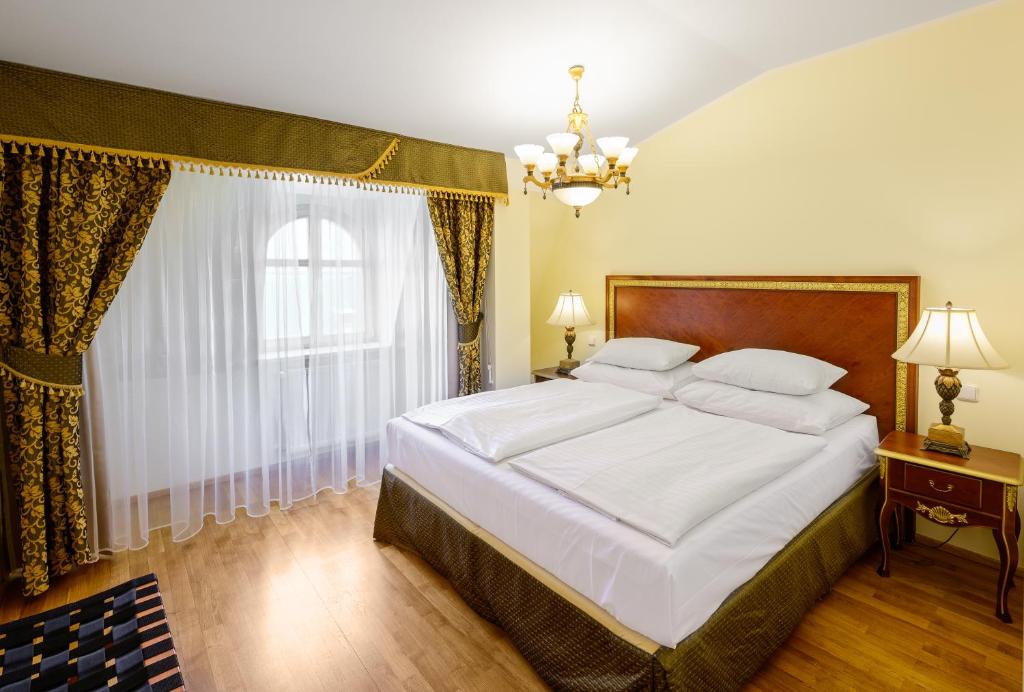 Boutique Hotel Romanza - Tap to explore photos