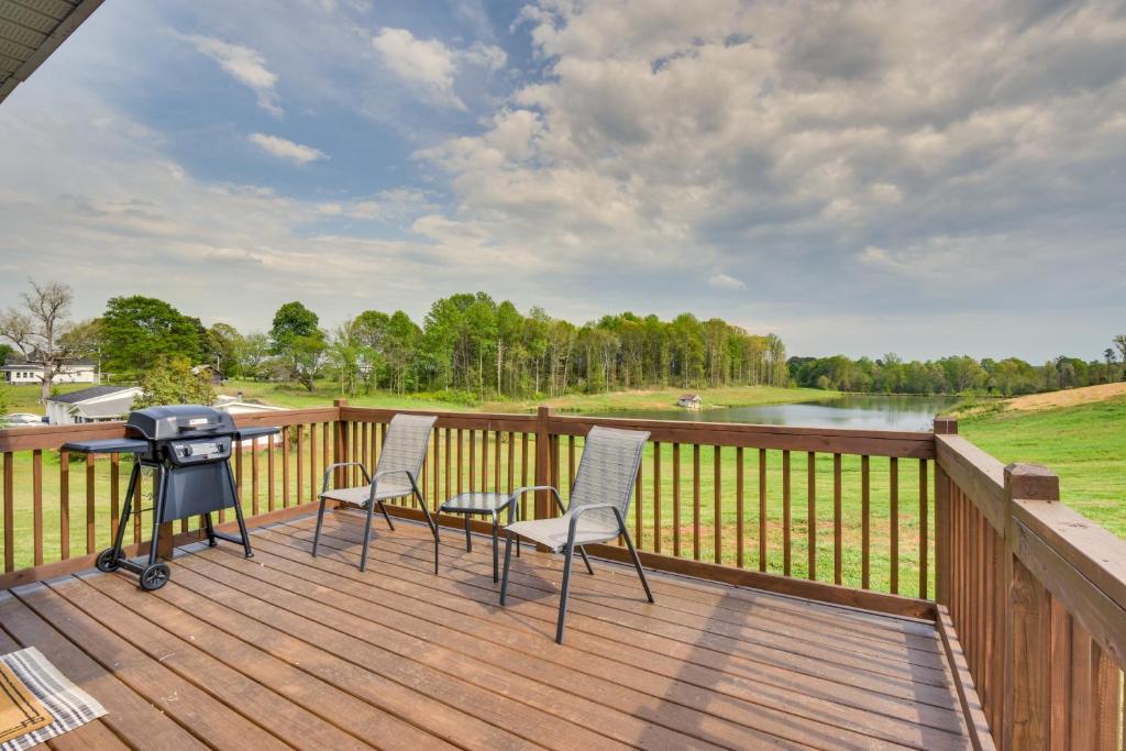Cozy Fair Play Home with Deck 4 Mi to Lake Hartwell! photo 1