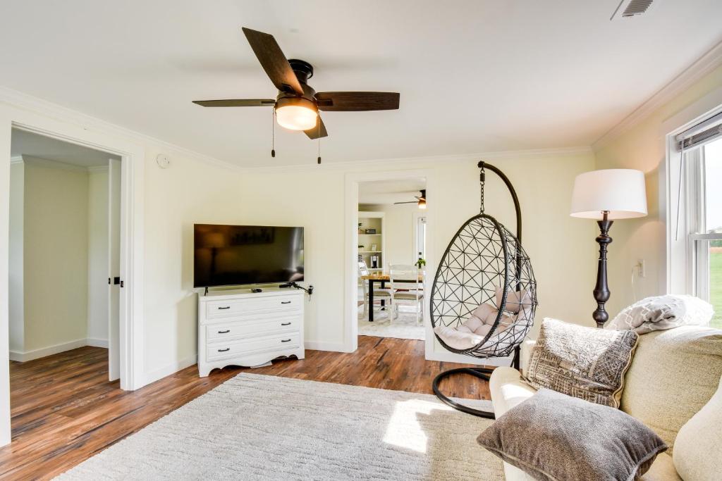 Cozy Fair Play Home with Deck 4 Mi to Lake Hartwell! photo 3