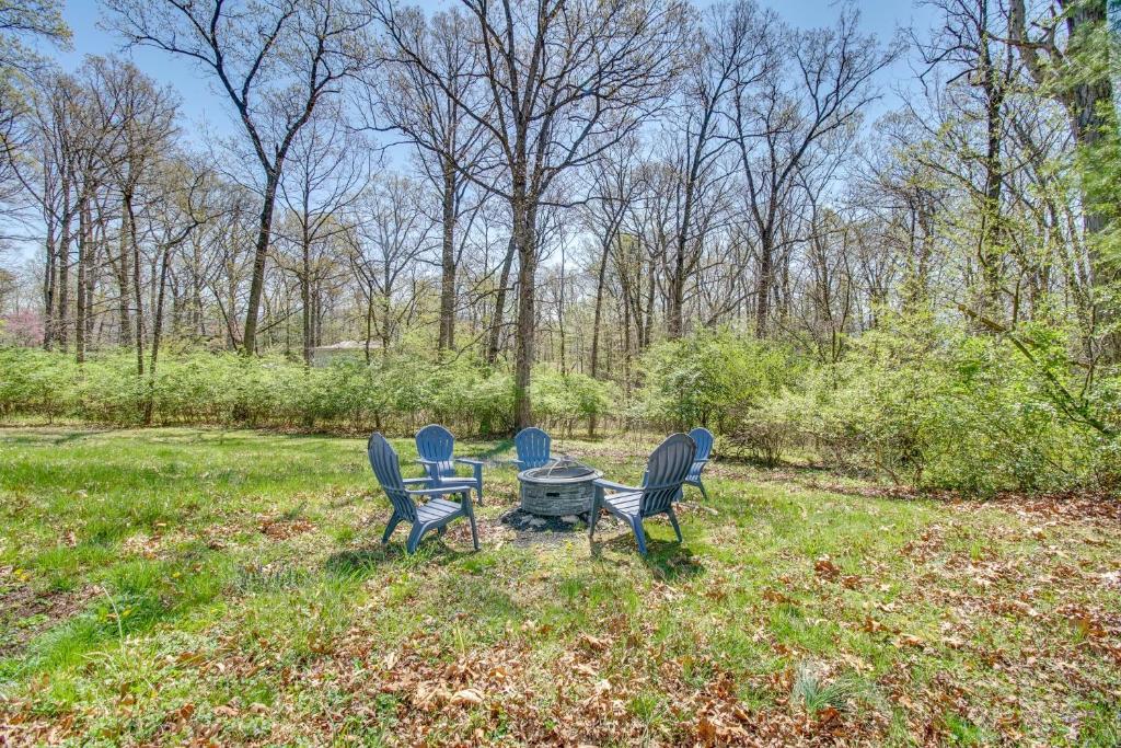 Homey Luray Cabin with Fire Pit and Deck! photo 1