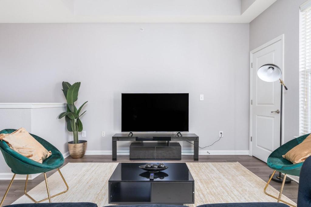 Charming 1-BD Retreat Tranquil Zionsville photo 2