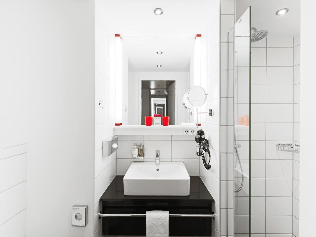 Двухместный (Стандартный двухместный номер с 1 кроватью), DORMERO Hotel Frankfurt