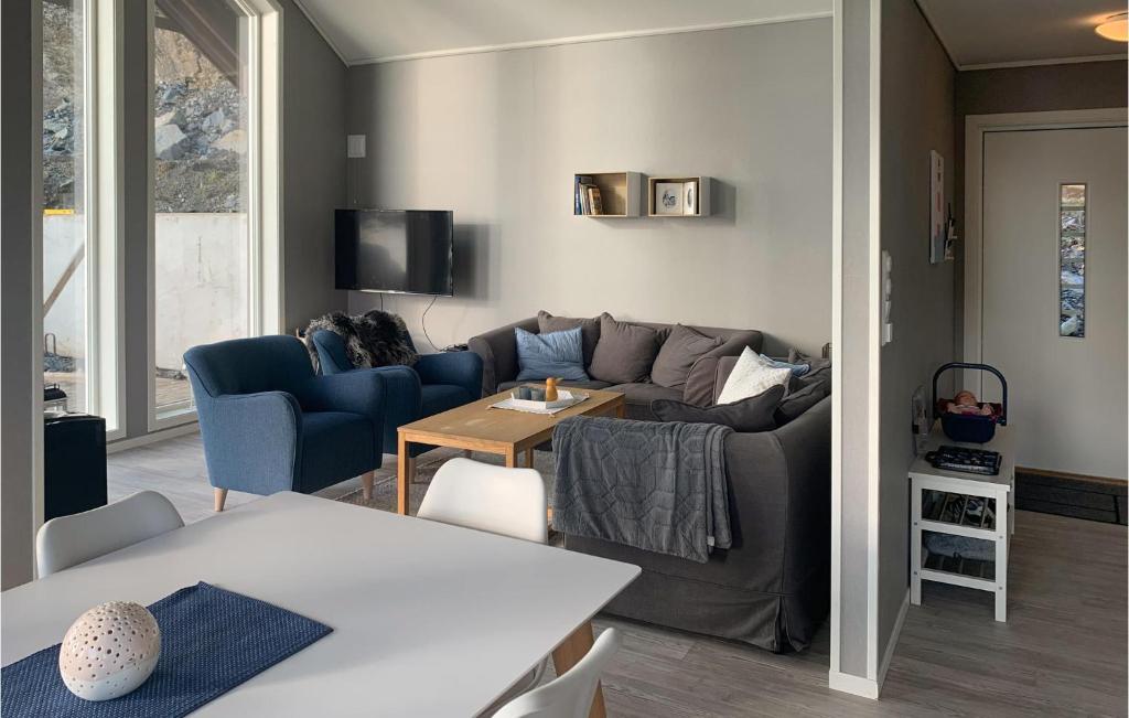 Beautiful Home In Vikedal With 5 Bedrooms And Wifi photo 1