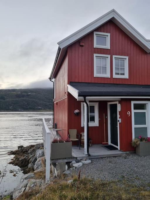 Sjøhus ved Tjeldsundet - House by the sea photo 1