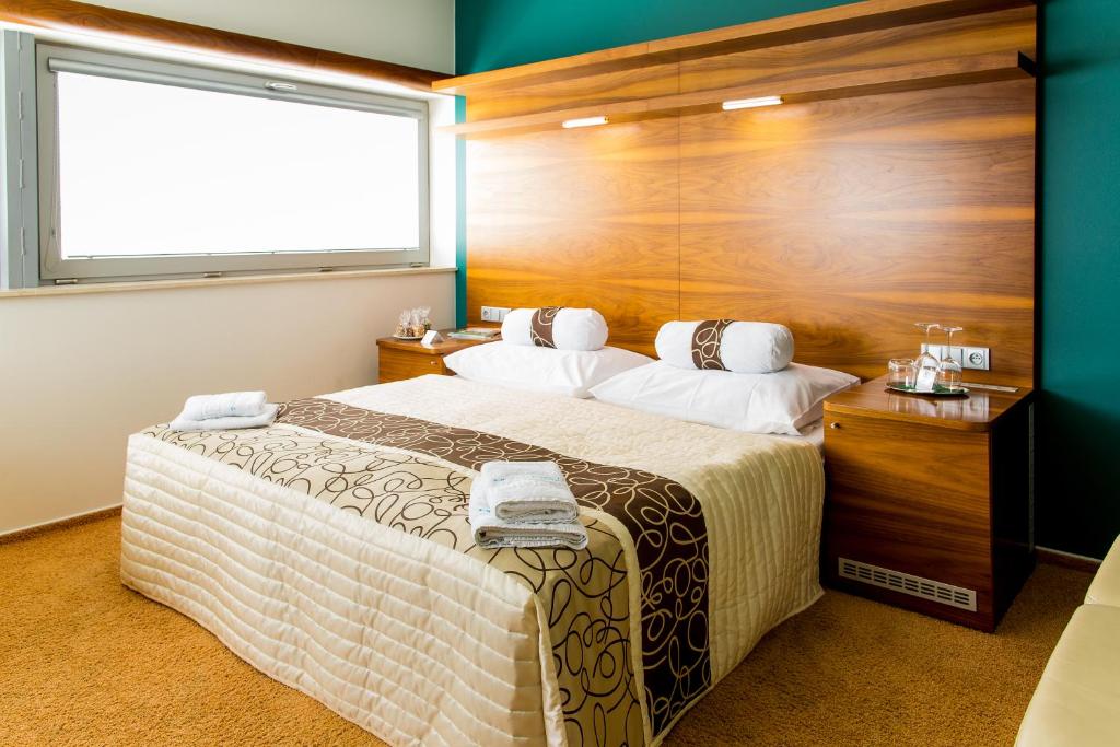 Design Hotel Noem Arch Room Type - Officer's Cabin - Deluxe Double or Twin Room